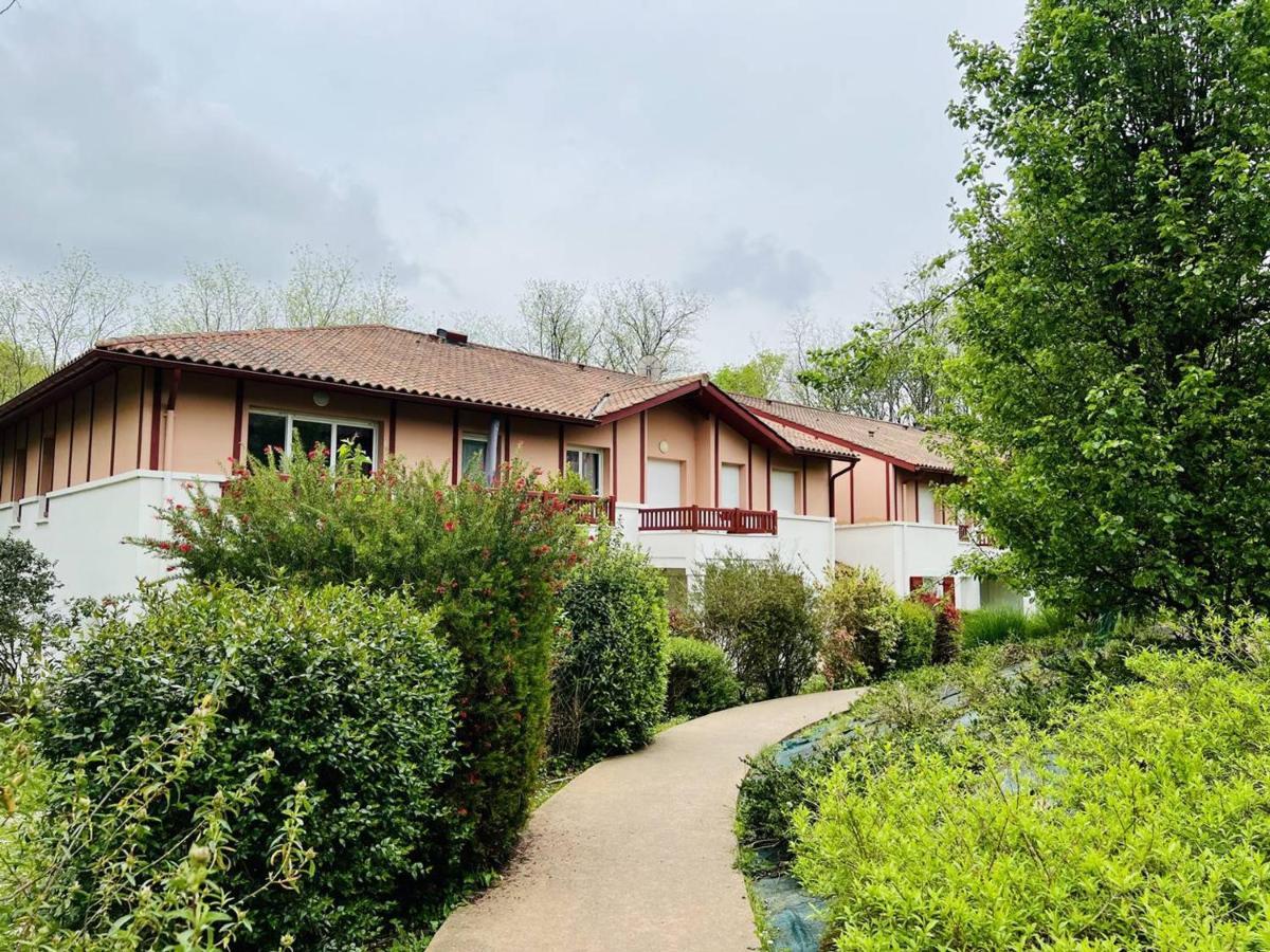 Appartement F2 A Cambo-Les-Bains Avec Piscine, Proche Thermes, Terrasse Et Parking - Fr-1-495-36 Exterior photo